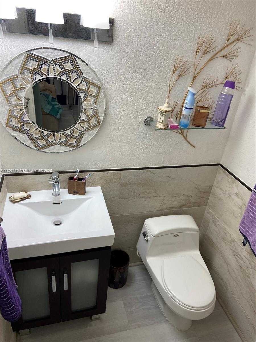 Small Image of 17021 NORTH BAY RD #627, Sunny Isles Beach Number 2