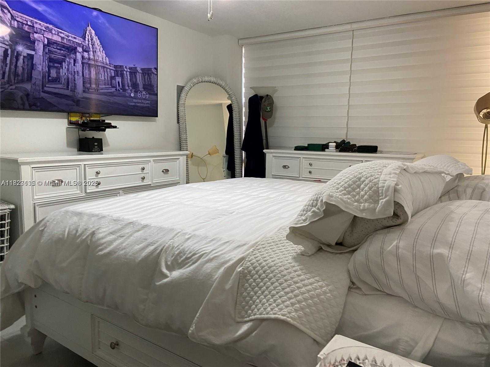 Small Image of 17021 NORTH BAY RD #627, Sunny Isles Beach Number 3