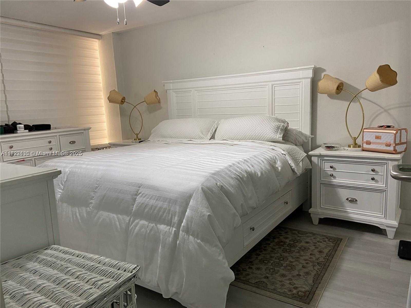 Small Image of 17021 NORTH BAY RD #627, Sunny Isles Beach Number 4
