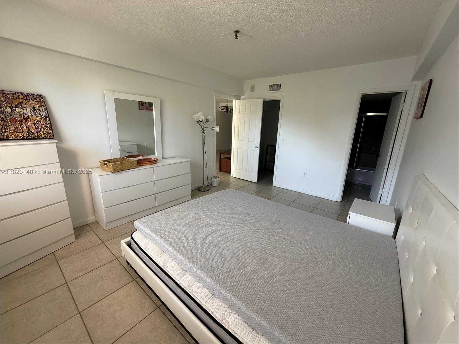 Small Image of 201 180TH DR #112, Sunny Isles Beach Number 13
