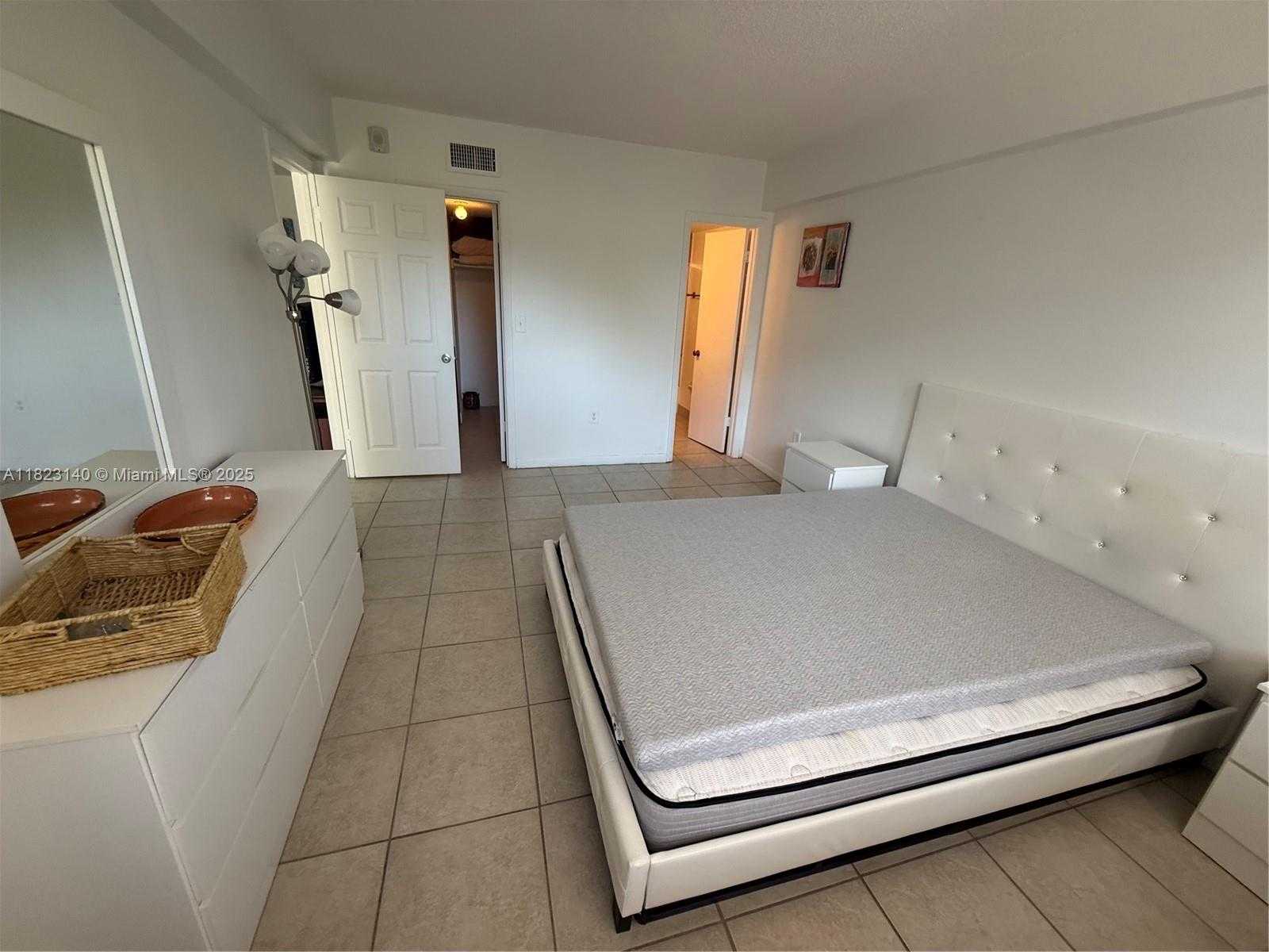 Small Image of 201 180TH DR #112, Sunny Isles Beach Number 14