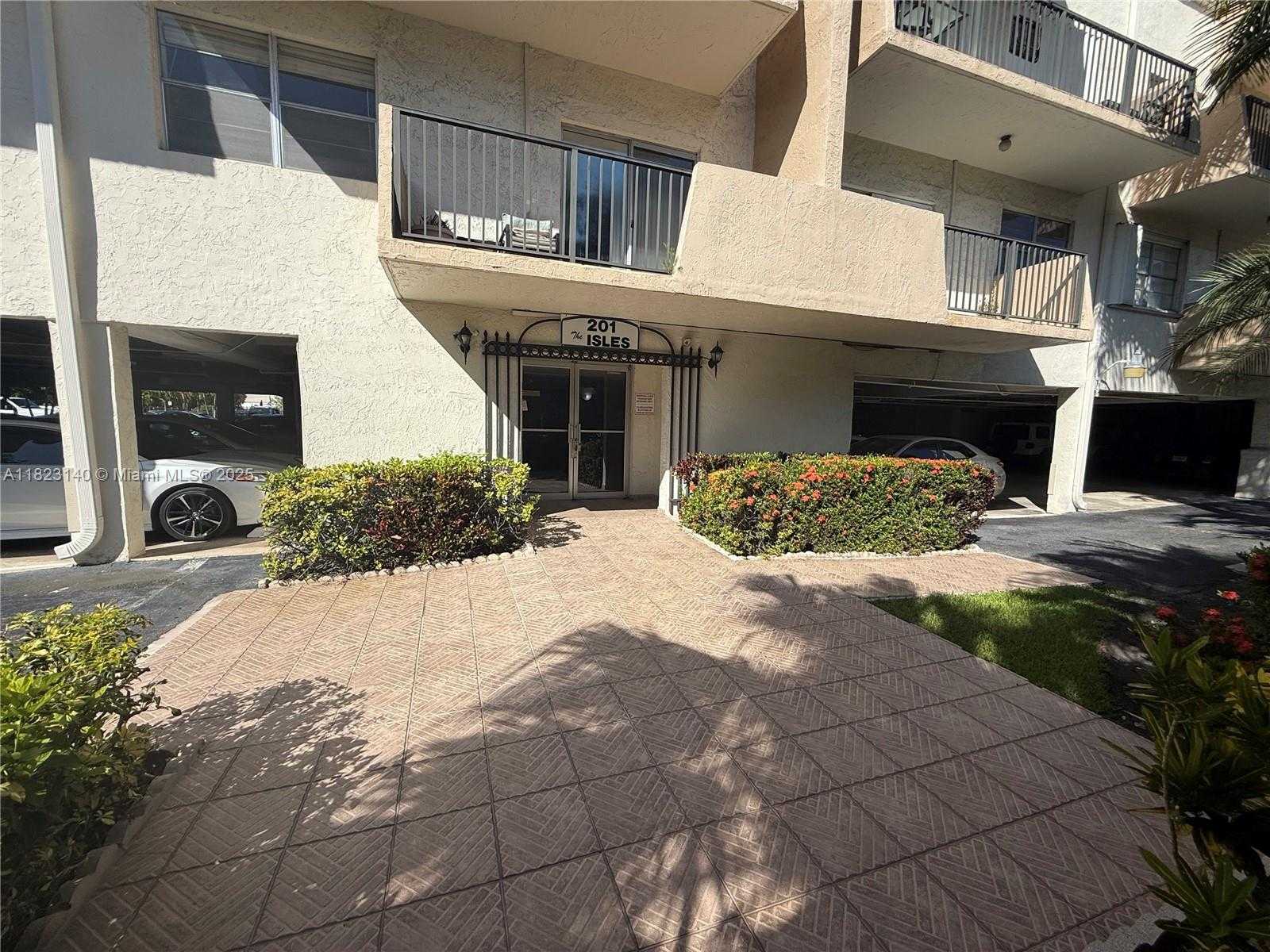 Small Image of 201 180TH DR #112, Sunny Isles Beach Number 2