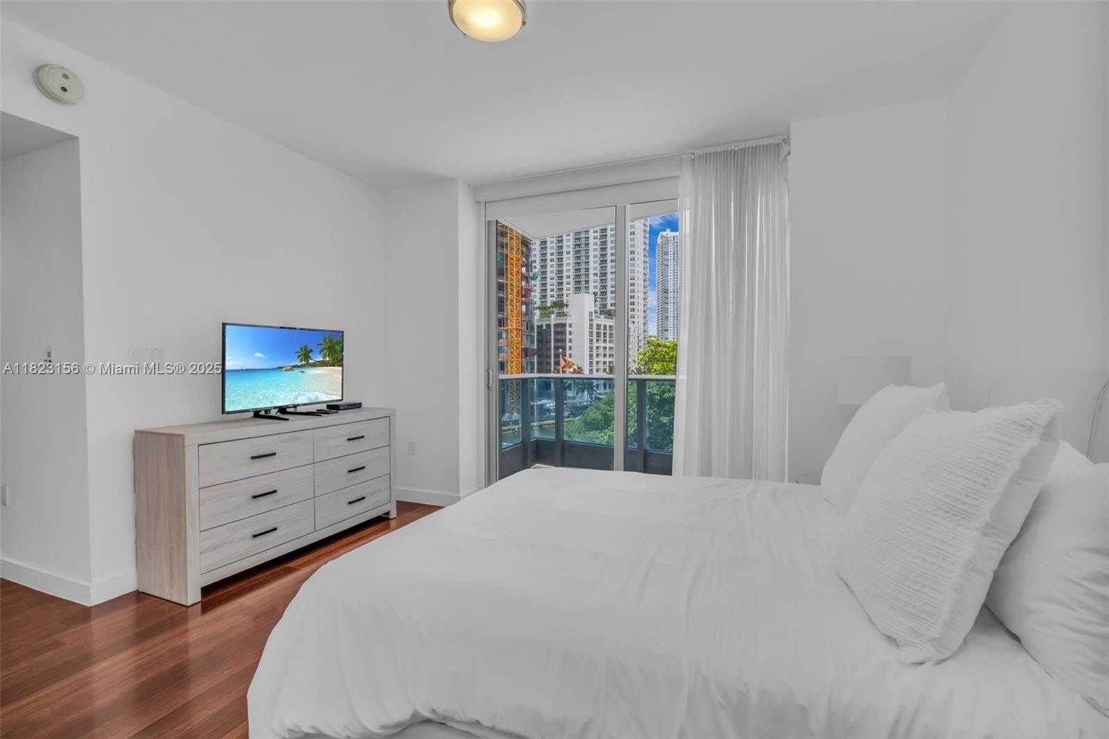 Small Image of 200 BISCAYNE BOULEVARD WAY #302, Miami Number 10