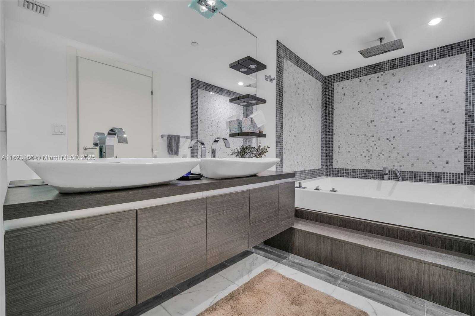 Small Image of 200 BISCAYNE BOULEVARD WAY #302, Miami Number 11