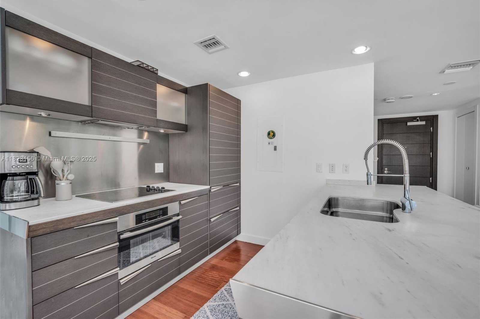 Small Image of 200 BISCAYNE BOULEVARD WAY #302, Miami Number 7