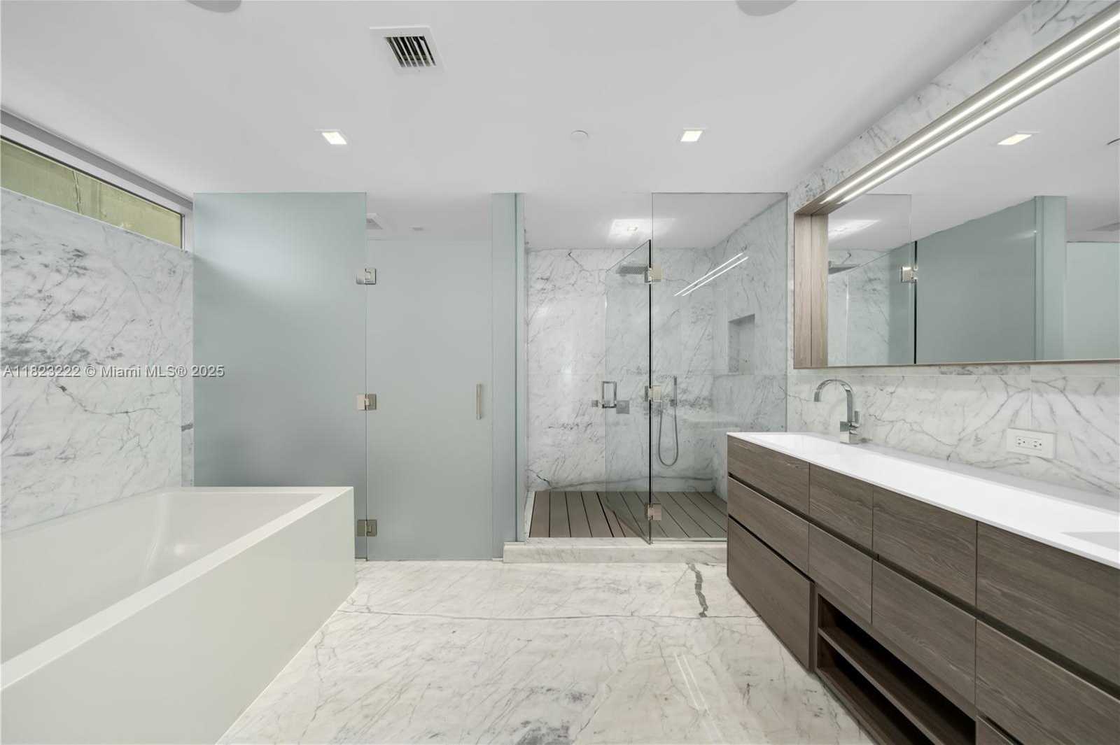 Small Image of 321 OCEAN DR #200, Miami Beach Number 18