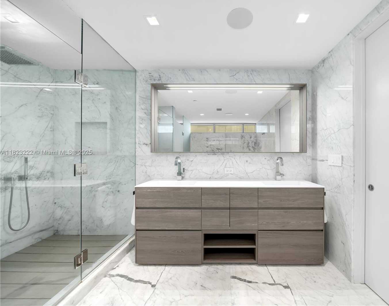Small Image of 321 OCEAN DR #200, Miami Beach Number 19