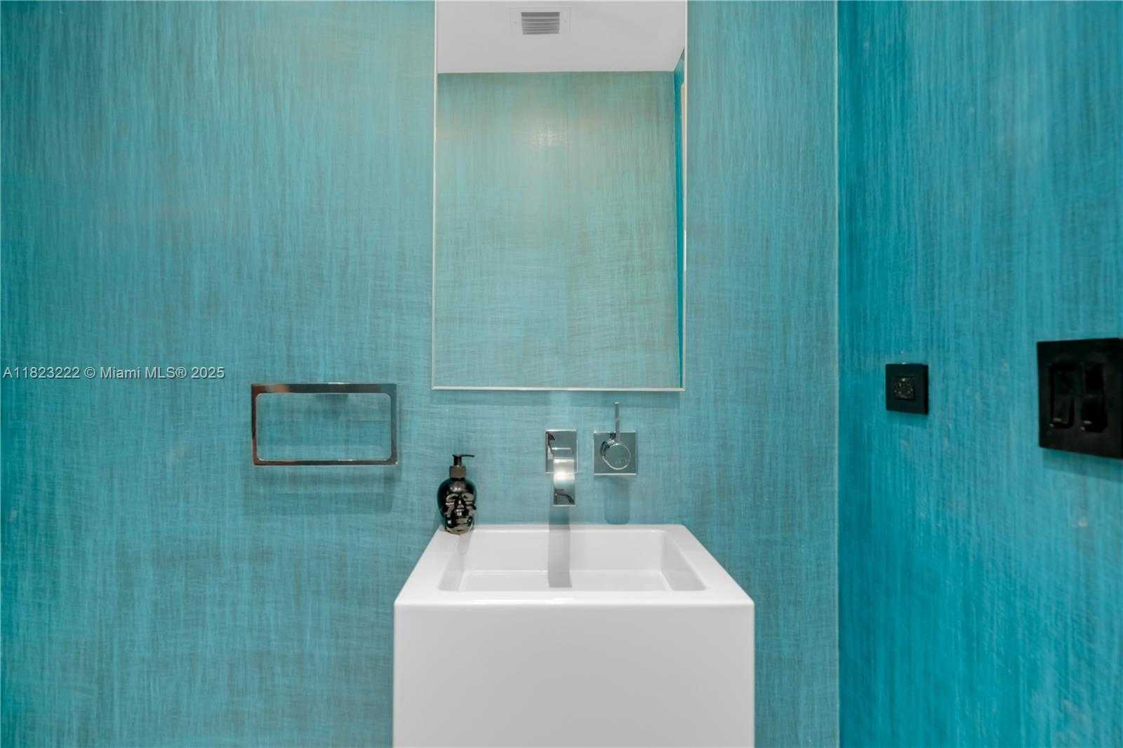 Small Image of 321 OCEAN DR #200, Miami Beach Number 22