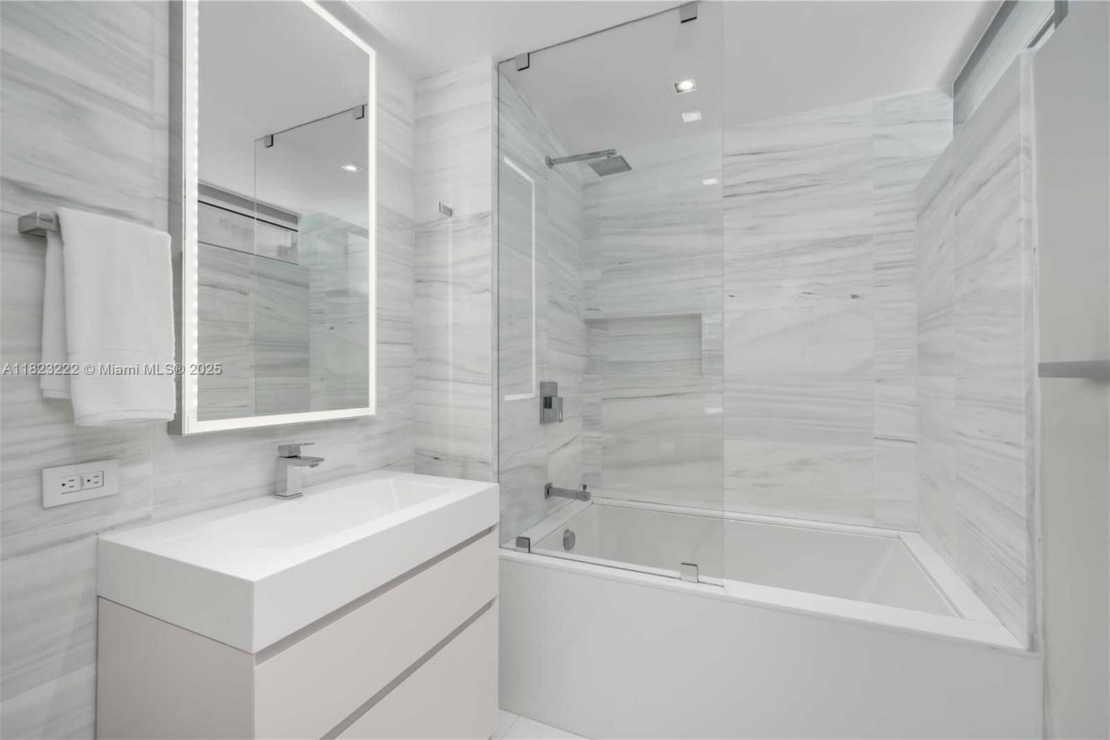 Small Image of 321 OCEAN DR #200, Miami Beach Number 34