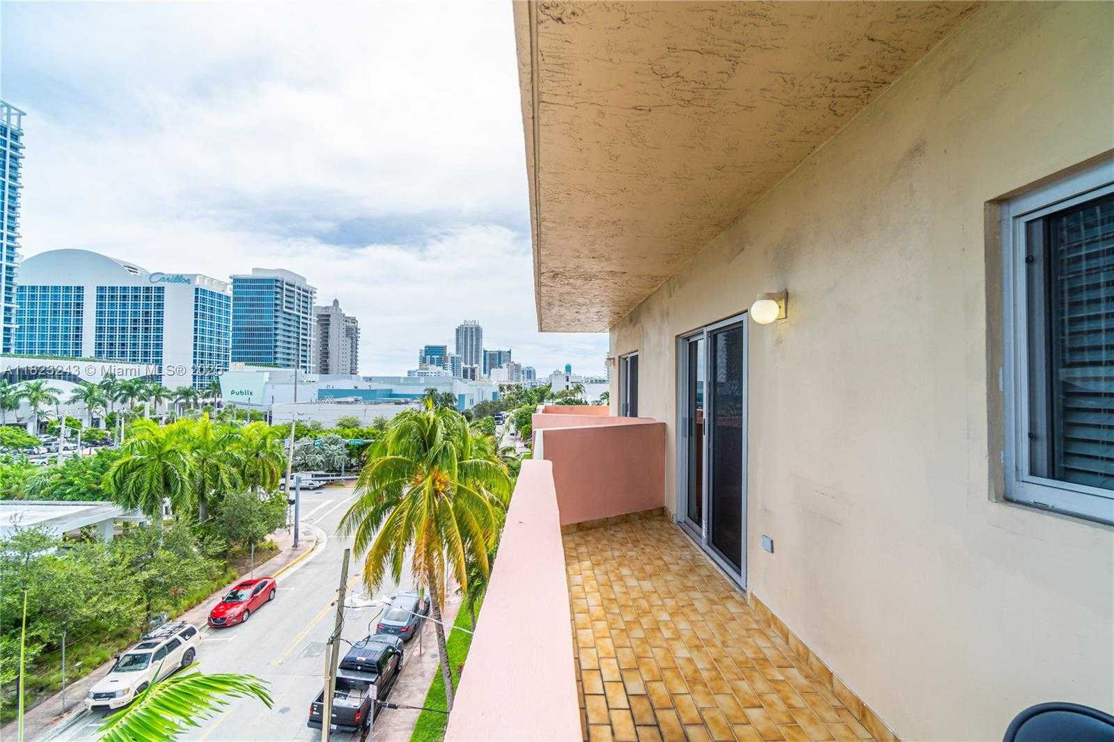 Small Image of 6920 HARDING AVE #502, Miami Beach Number 15