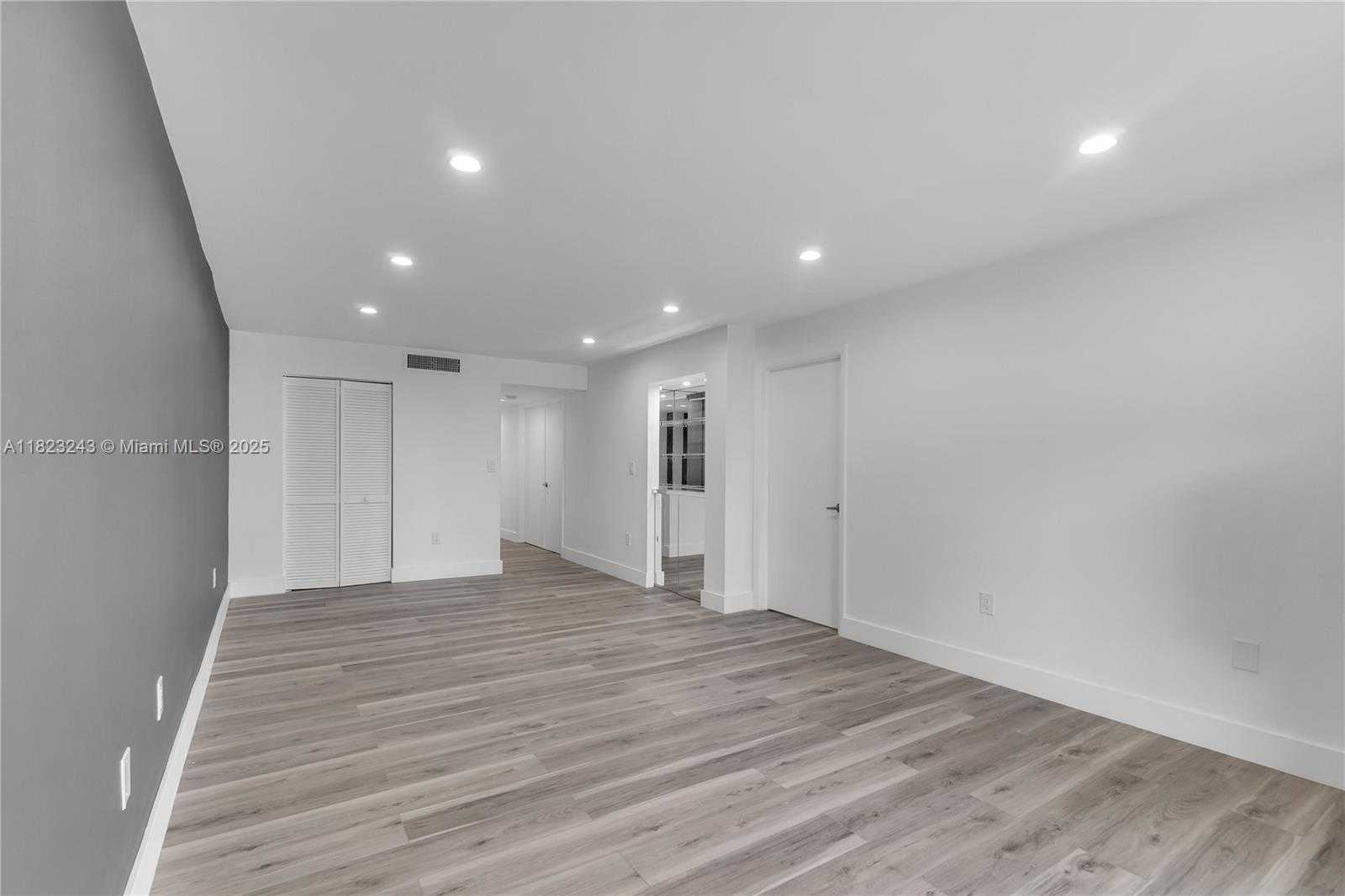 Small Image of 6920 HARDING AVE #502, Miami Beach Number 28