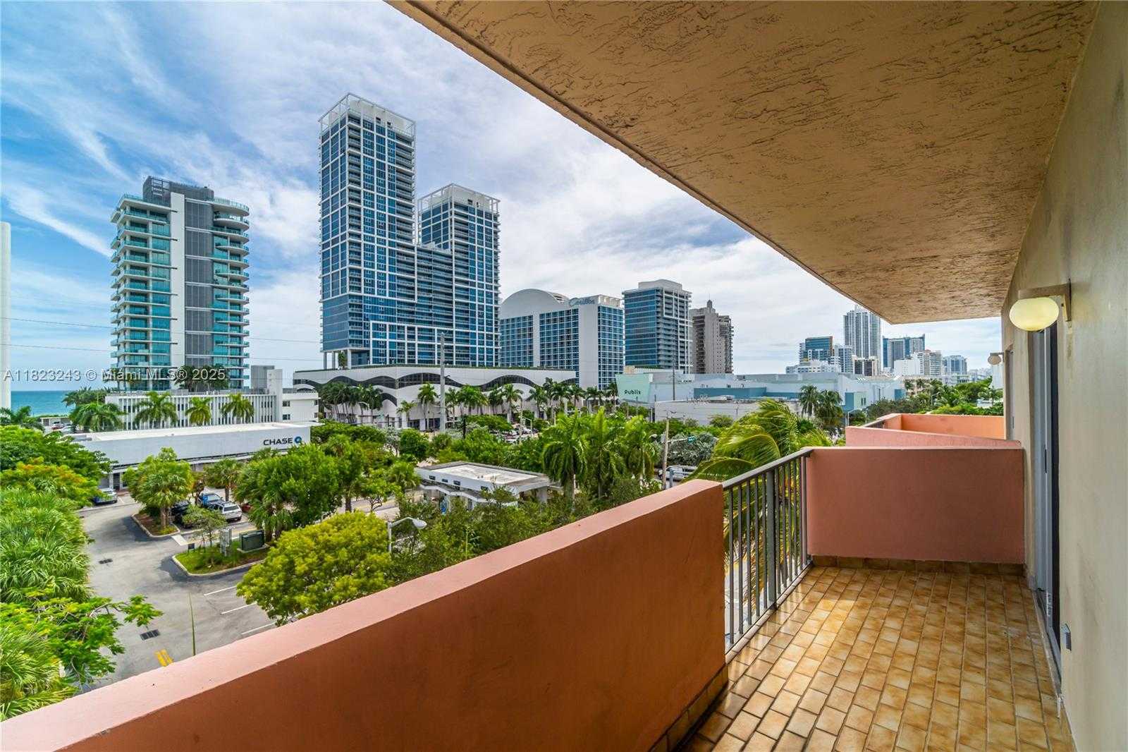 Small Image of 6920 HARDING AVE #502, Miami Beach Number 3