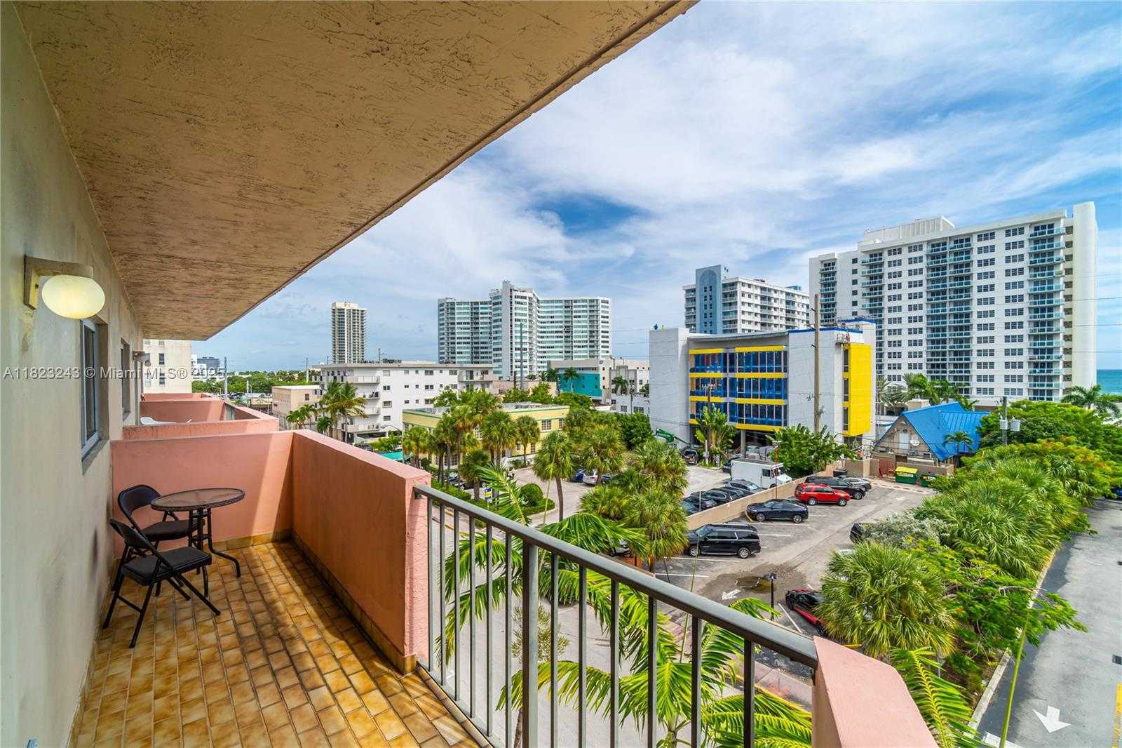 Small Image of 6920 HARDING AVE #502, Miami Beach Number 4