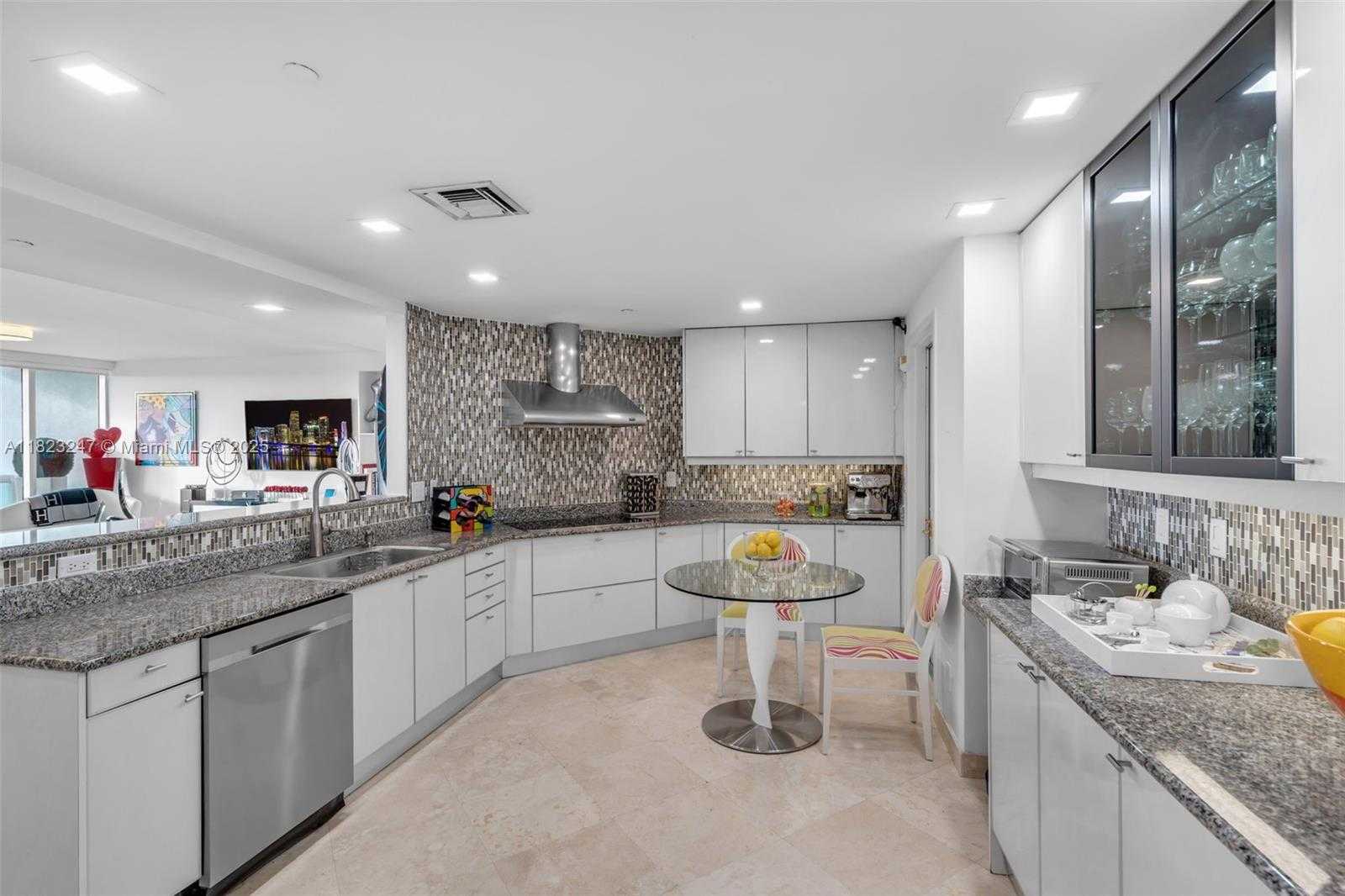 Small Image of 1643 BRICKELL AVE #1406, Miami Number 15