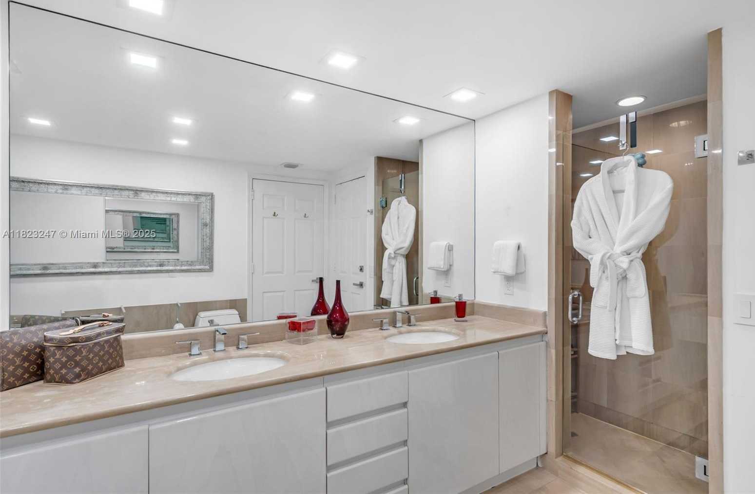Small Image of 1643 BRICKELL AVE #1406, Miami Number 21