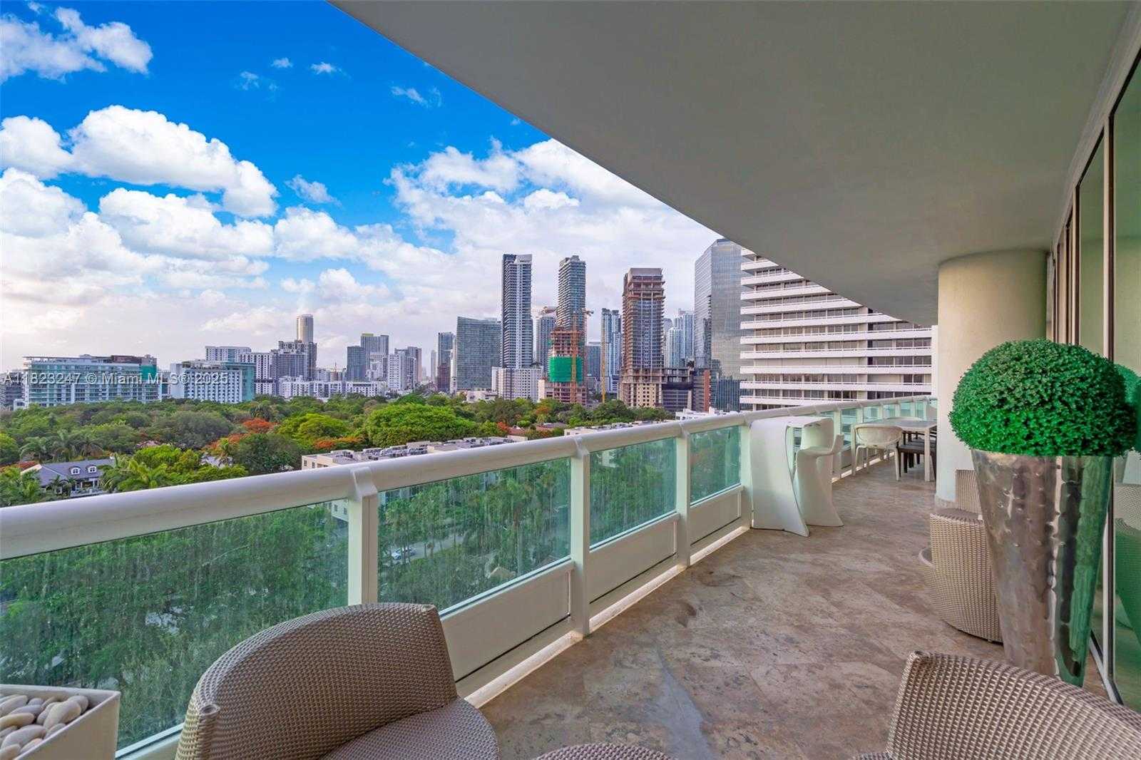 Small Image of 1643 BRICKELL AVE #1406, Miami Number 31