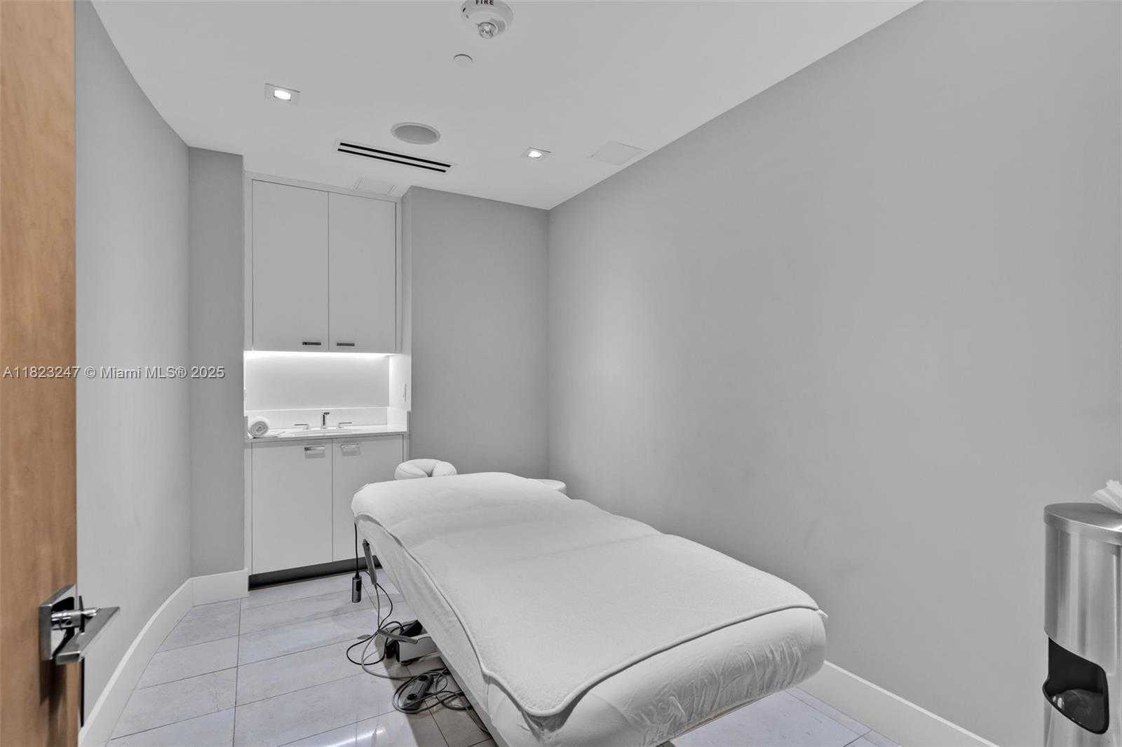 Small Image of 1643 BRICKELL AVE #1406, Miami Number 40