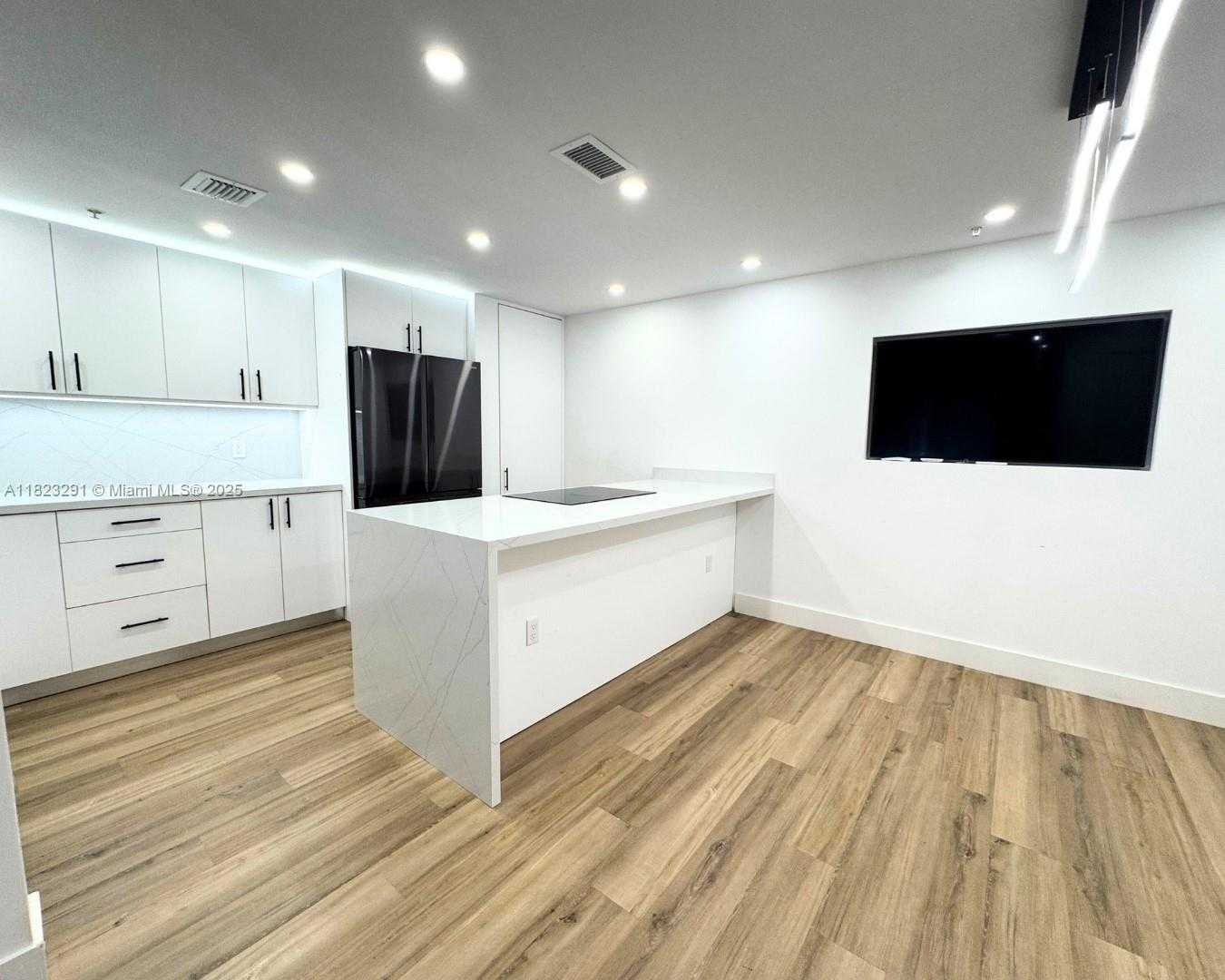 Small Image of 6630 NORTH WEST 114TH AVE #1524, Doral Number 26