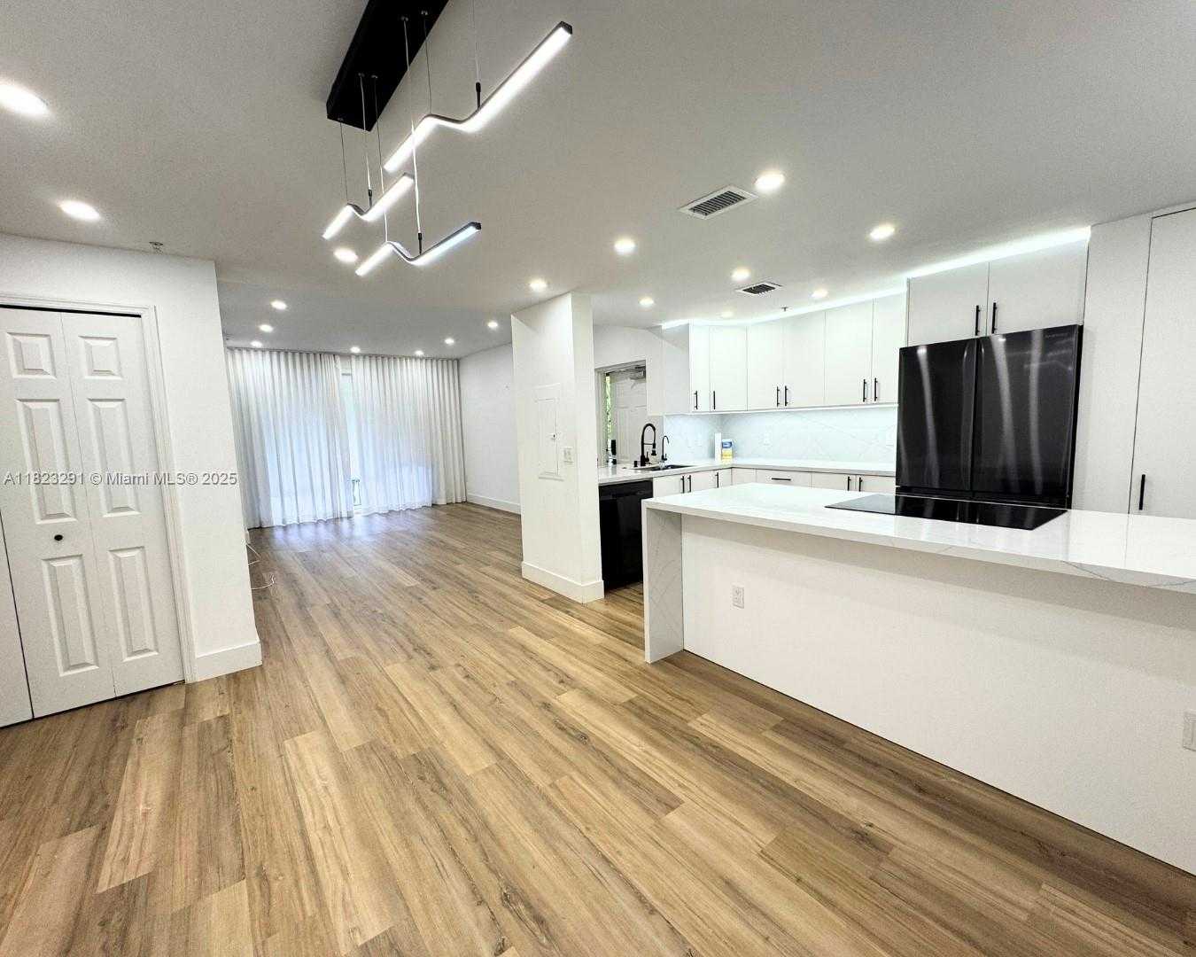 Small Image of 6630 NORTH WEST 114TH AVE #1524, Doral Number 28