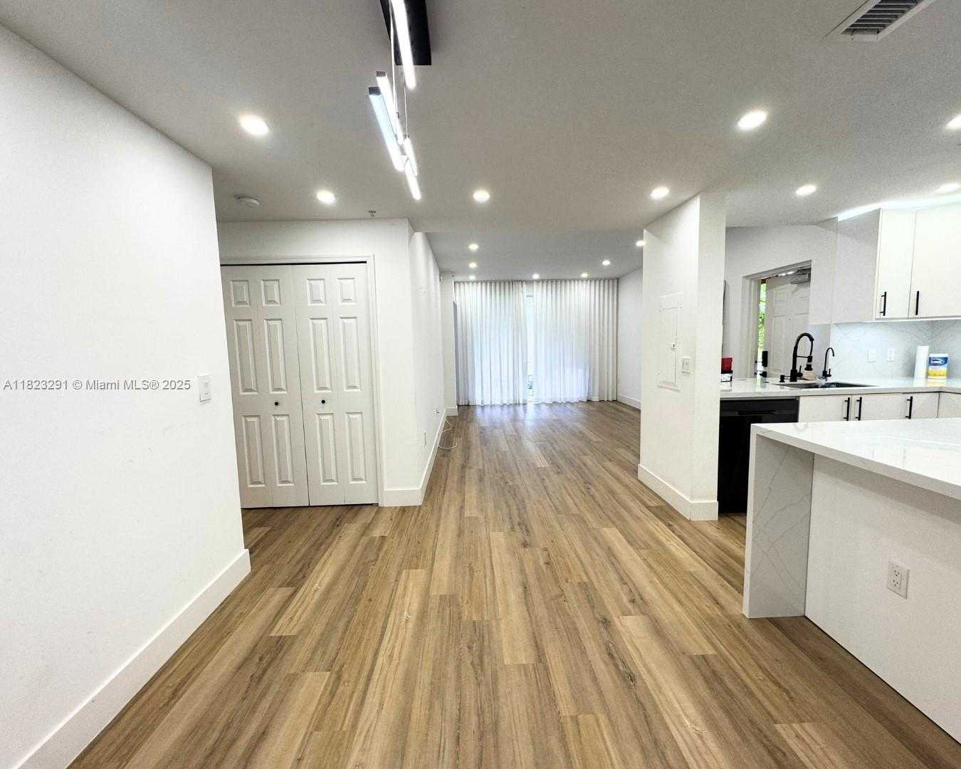 Small Image of 6630 NORTH WEST 114TH AVE #1524, Doral Number 29