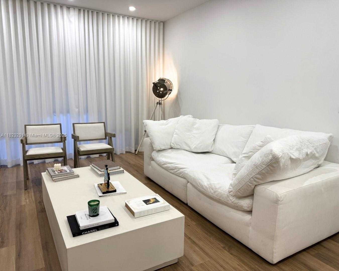Small Image of 6630 NORTH WEST 114TH AVE #1524, Doral Number 3