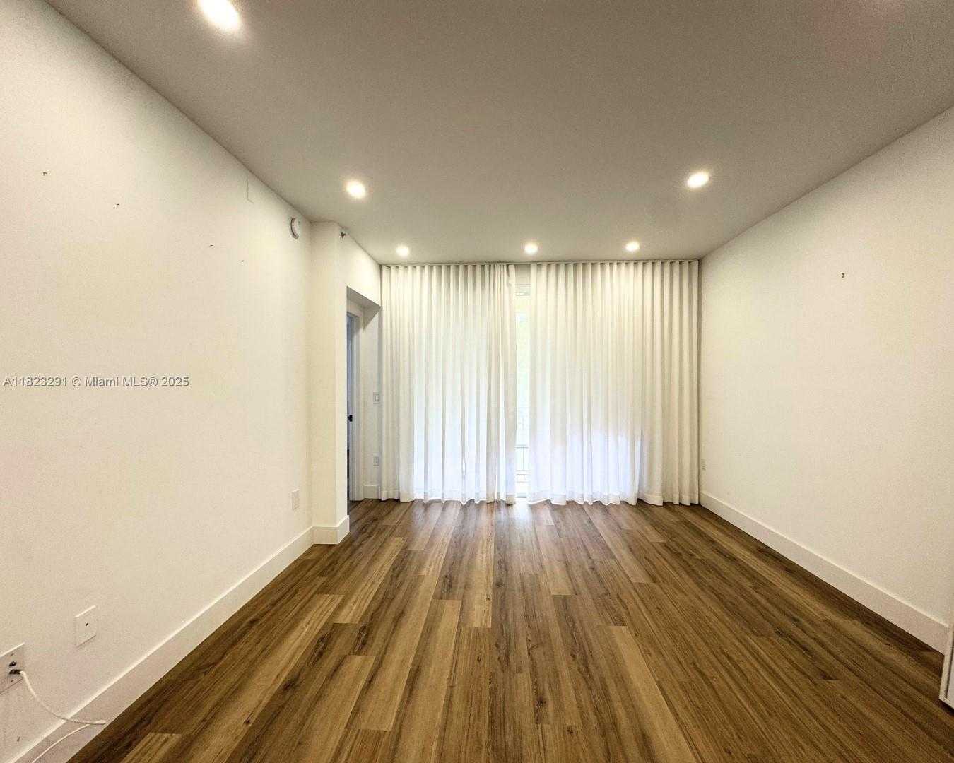 Small Image of 6630 NORTH WEST 114TH AVE #1524, Doral Number 37