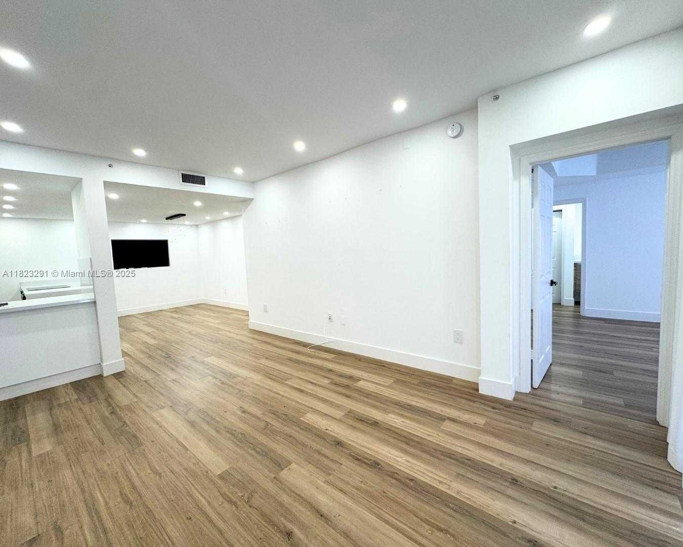 Small Image of 6630 NORTH WEST 114TH AVE #1524, Doral Number 38