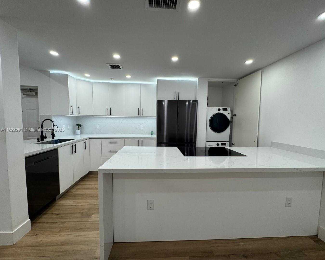Small Image of 6630 NORTH WEST 114TH AVE #1524, Doral Number 4