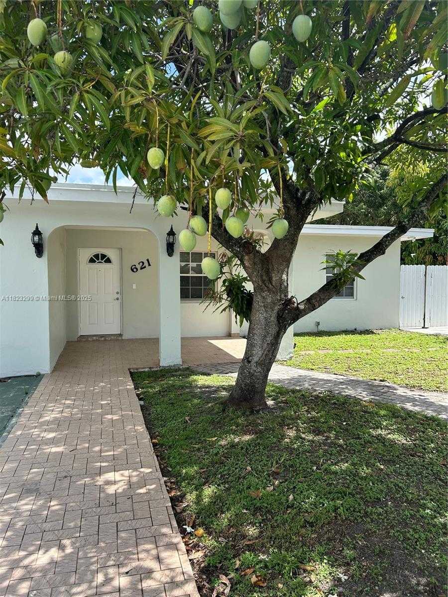 Small Image of 621 EAST 46TH ST, Hialeah Number 2
