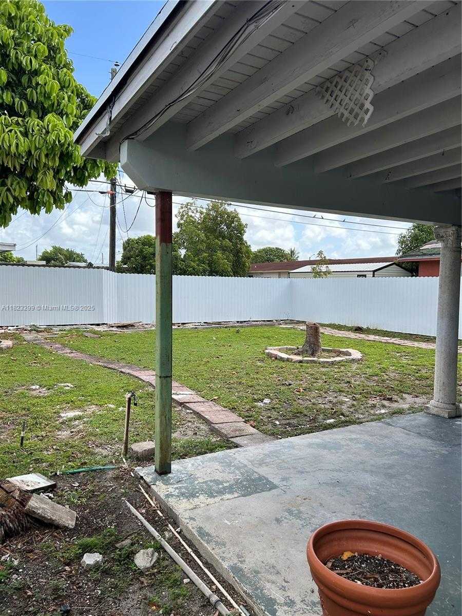 Small Image of 621 EAST 46TH ST, Hialeah Number 26