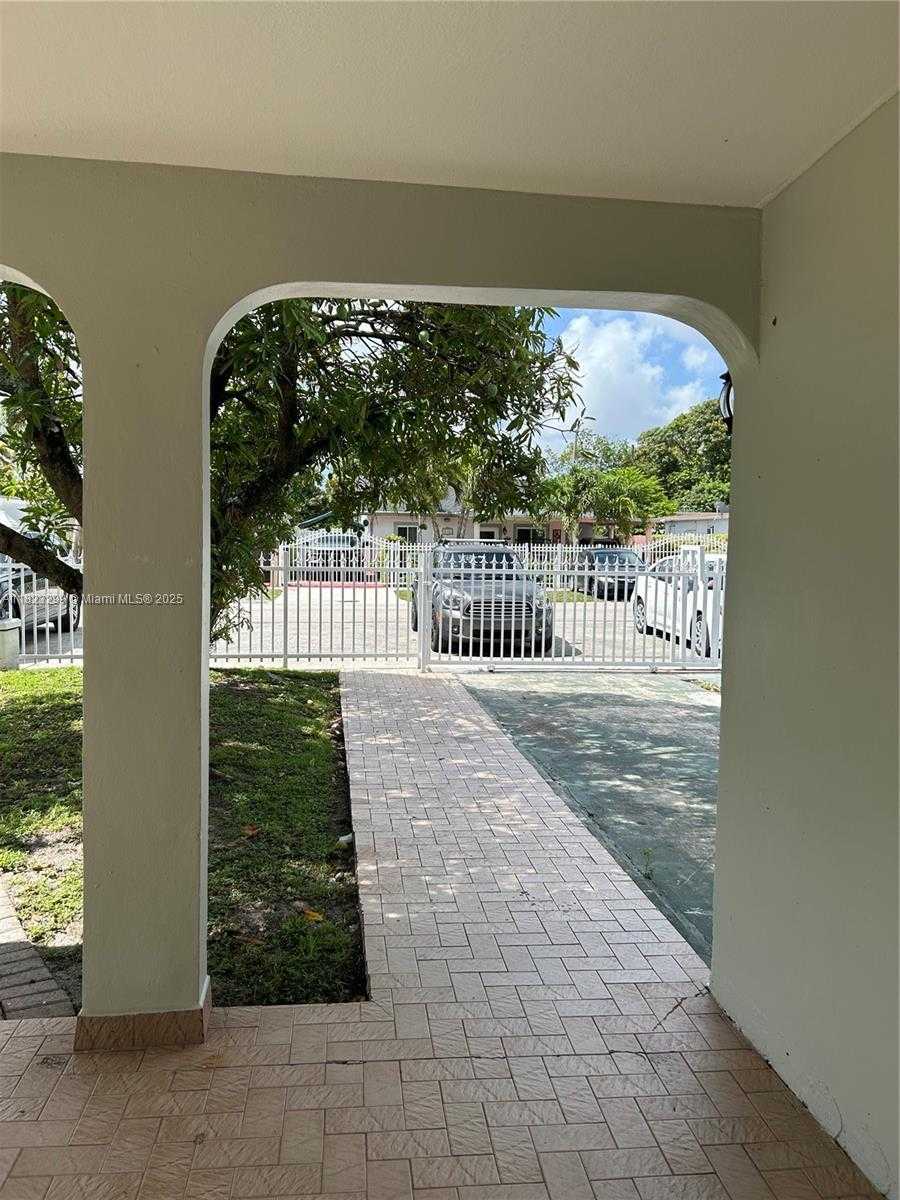 Small Image of 621 EAST 46TH ST, Hialeah Number 6