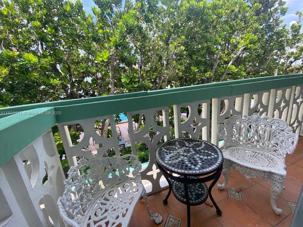 Small Image of 6490 COLLINS AVE #17, Miami Beach Number 10