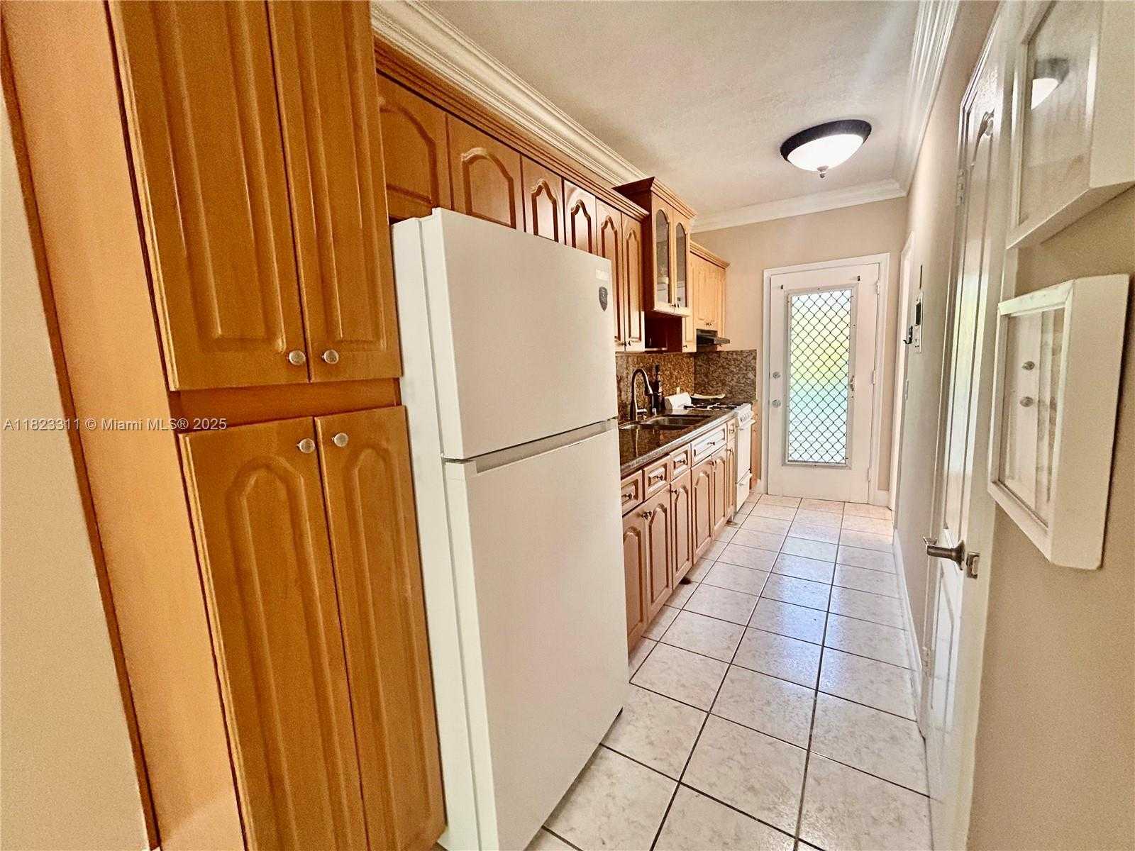Small Image of 6490 COLLINS AVE #17, Miami Beach Number 5