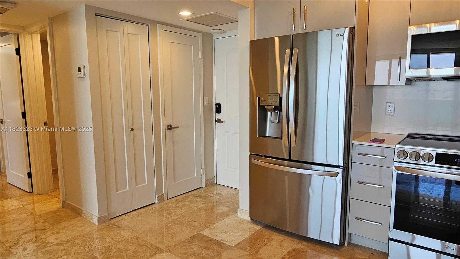 Small Image of 100 BAYVIEW DR #2009, Sunny Isles Beach Number 5