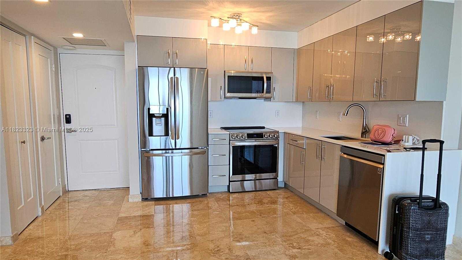 Small Image of 100 BAYVIEW DR #2009, Sunny Isles Beach Number 6