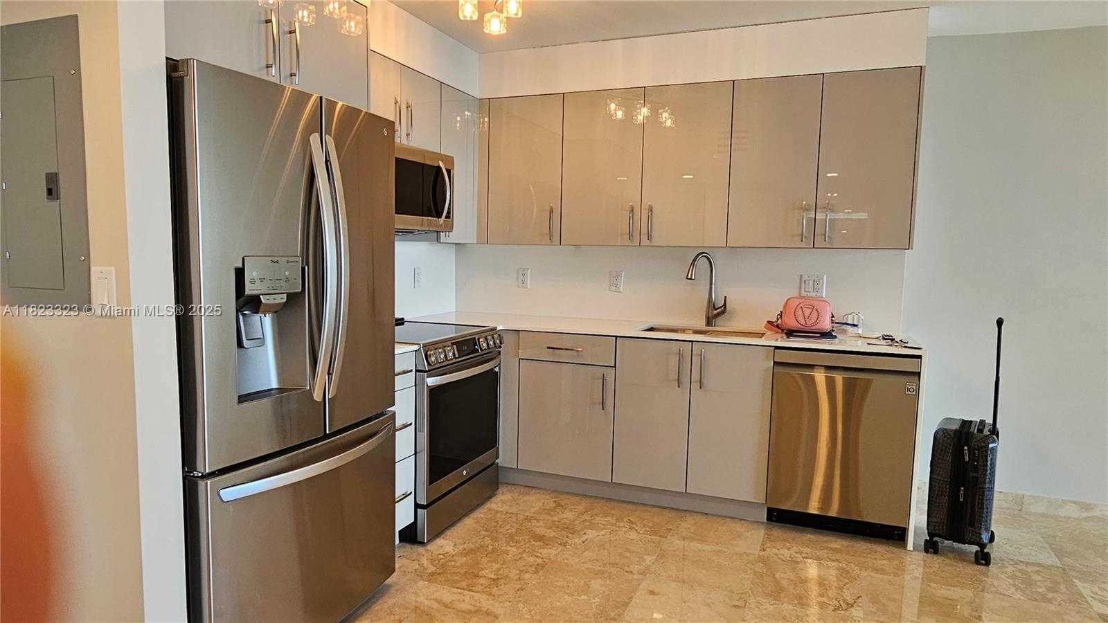 Small Image of 100 BAYVIEW DR #2009, Sunny Isles Beach Number 9