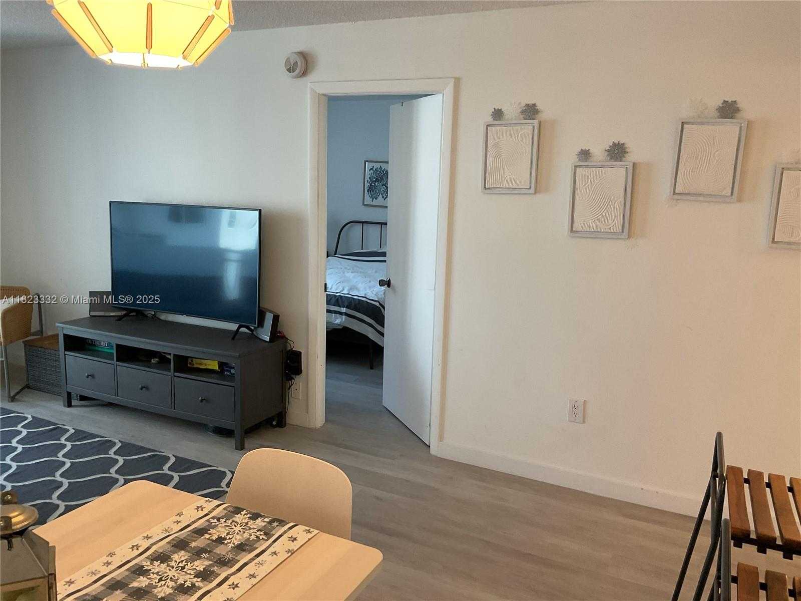 Small Image of 345 OCEAN DR #623, Miami Beach Number 11