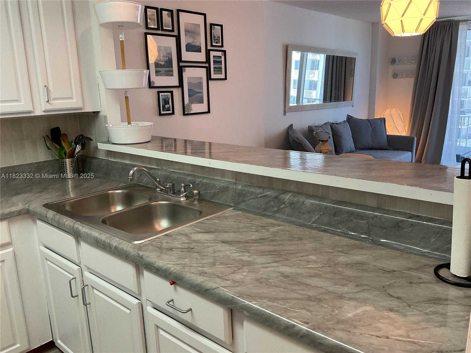 Small Image of 345 OCEAN DR #623, Miami Beach Number 12
