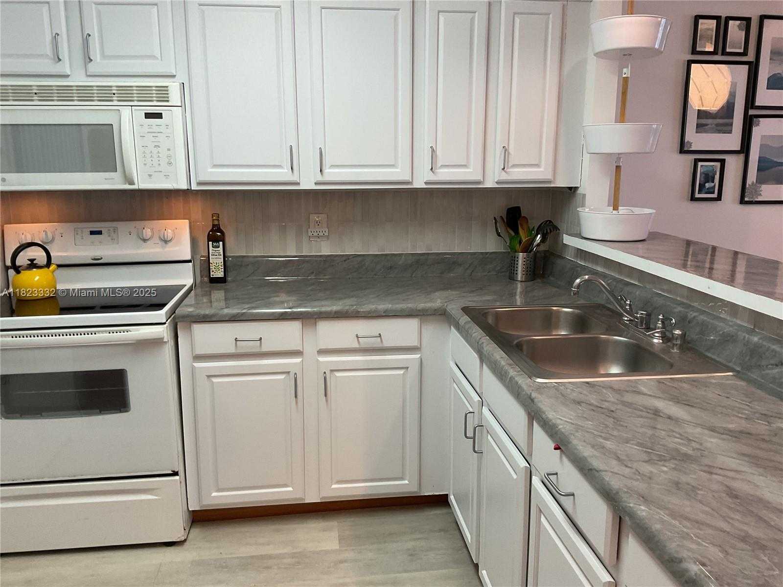 Small Image of 345 OCEAN DR #623, Miami Beach Number 13
