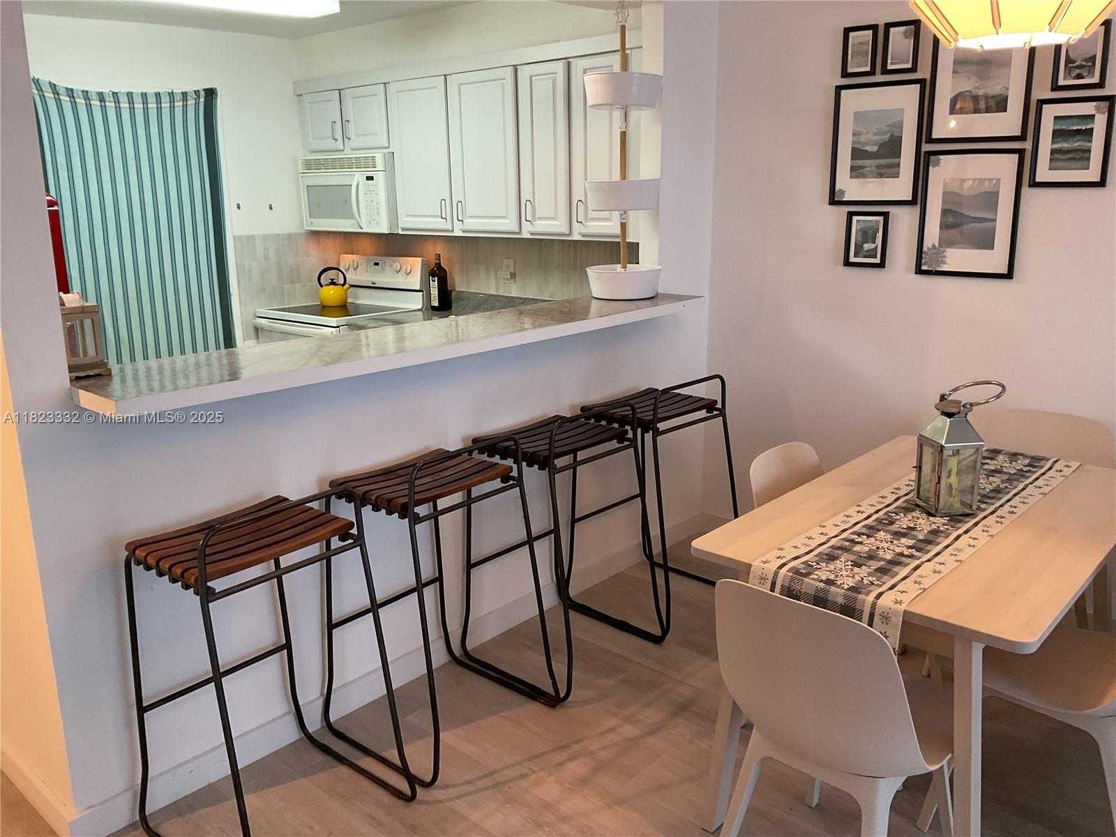 Small Image of 345 OCEAN DR #623, Miami Beach Number 14