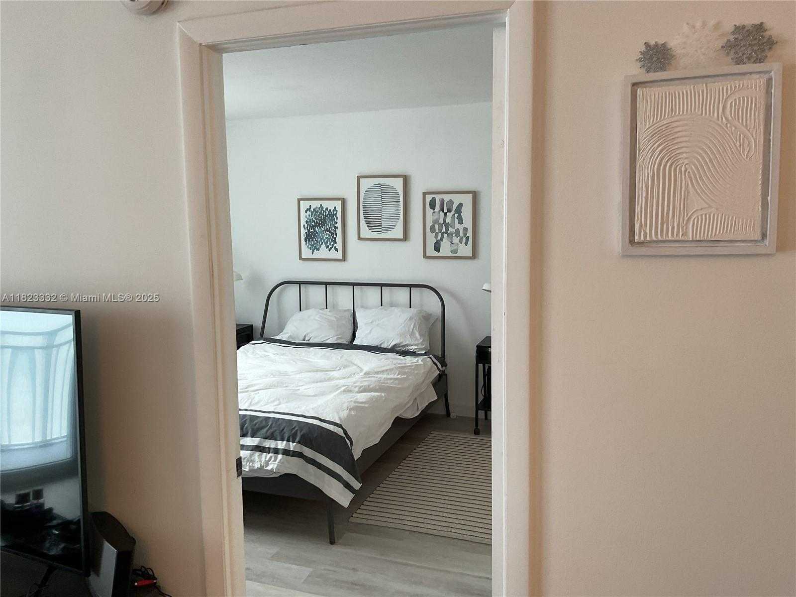 Small Image of 345 OCEAN DR #623, Miami Beach Number 19