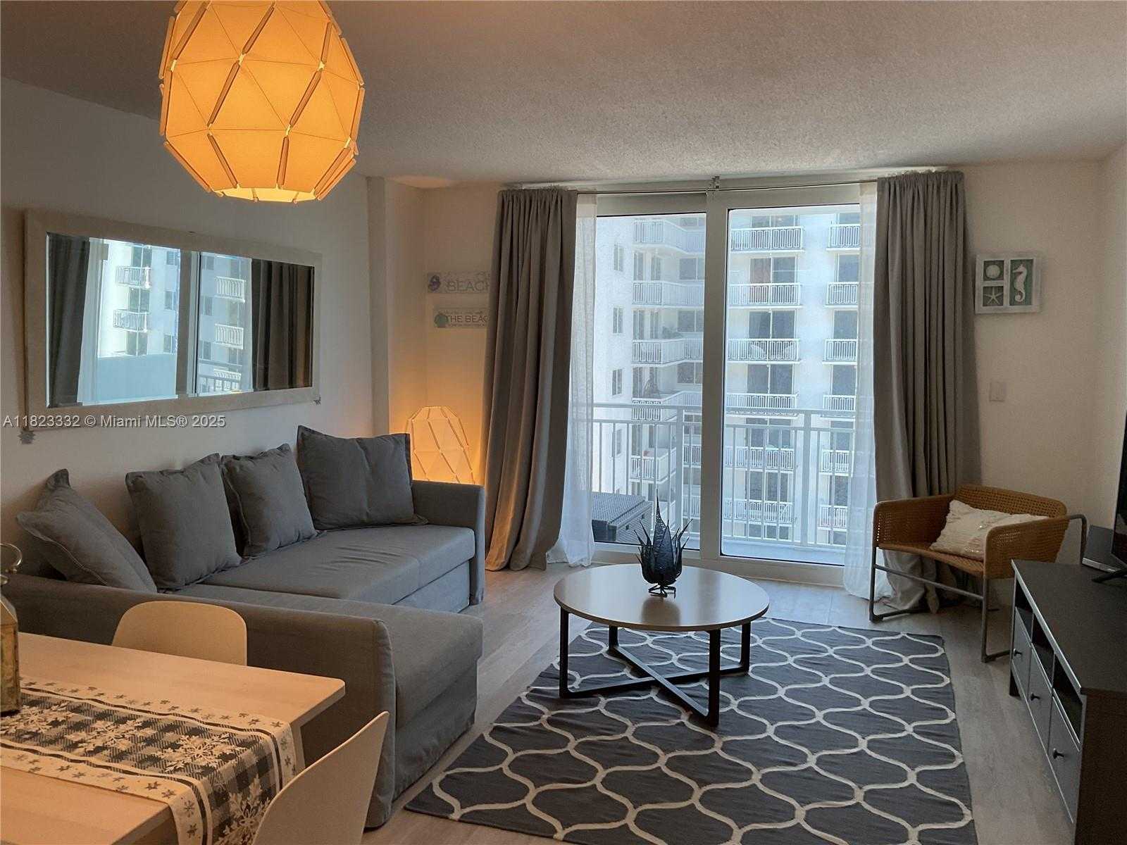 Small Image of 345 OCEAN DR #623, Miami Beach Number 2