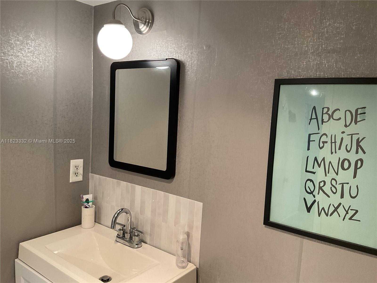 Small Image of 345 OCEAN DR #623, Miami Beach Number 21