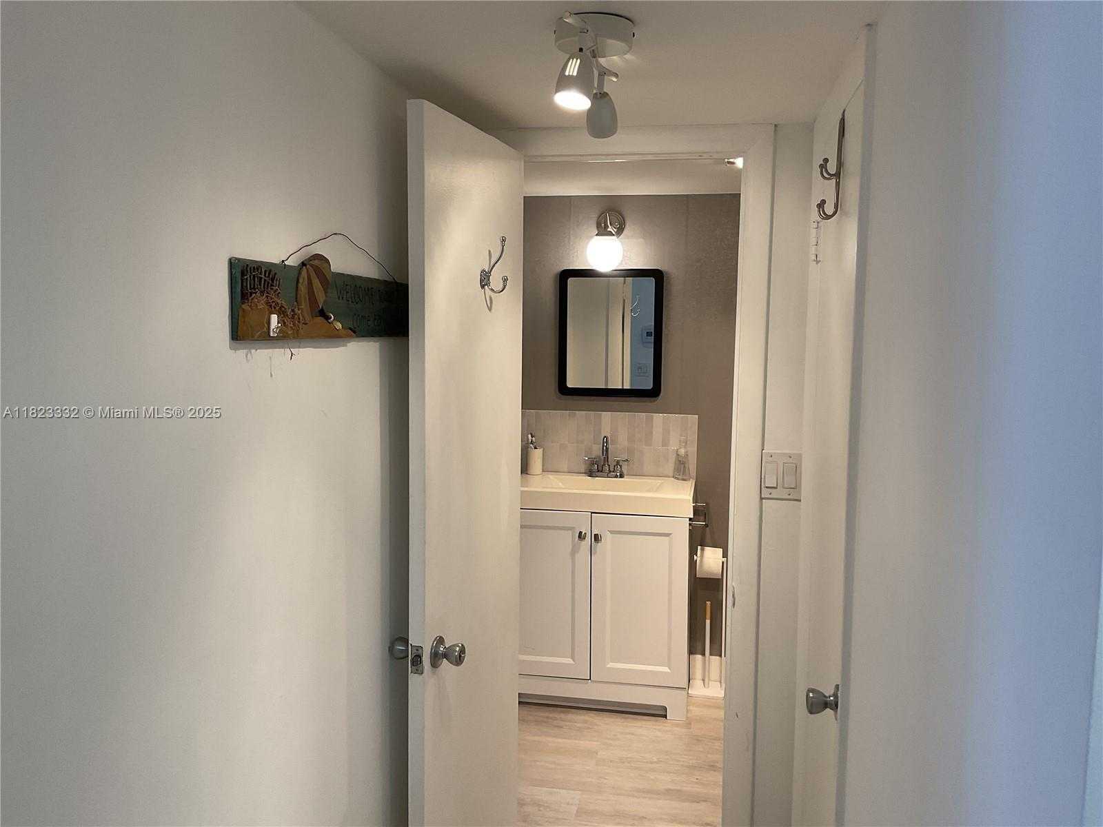 Small Image of 345 OCEAN DR #623, Miami Beach Number 23