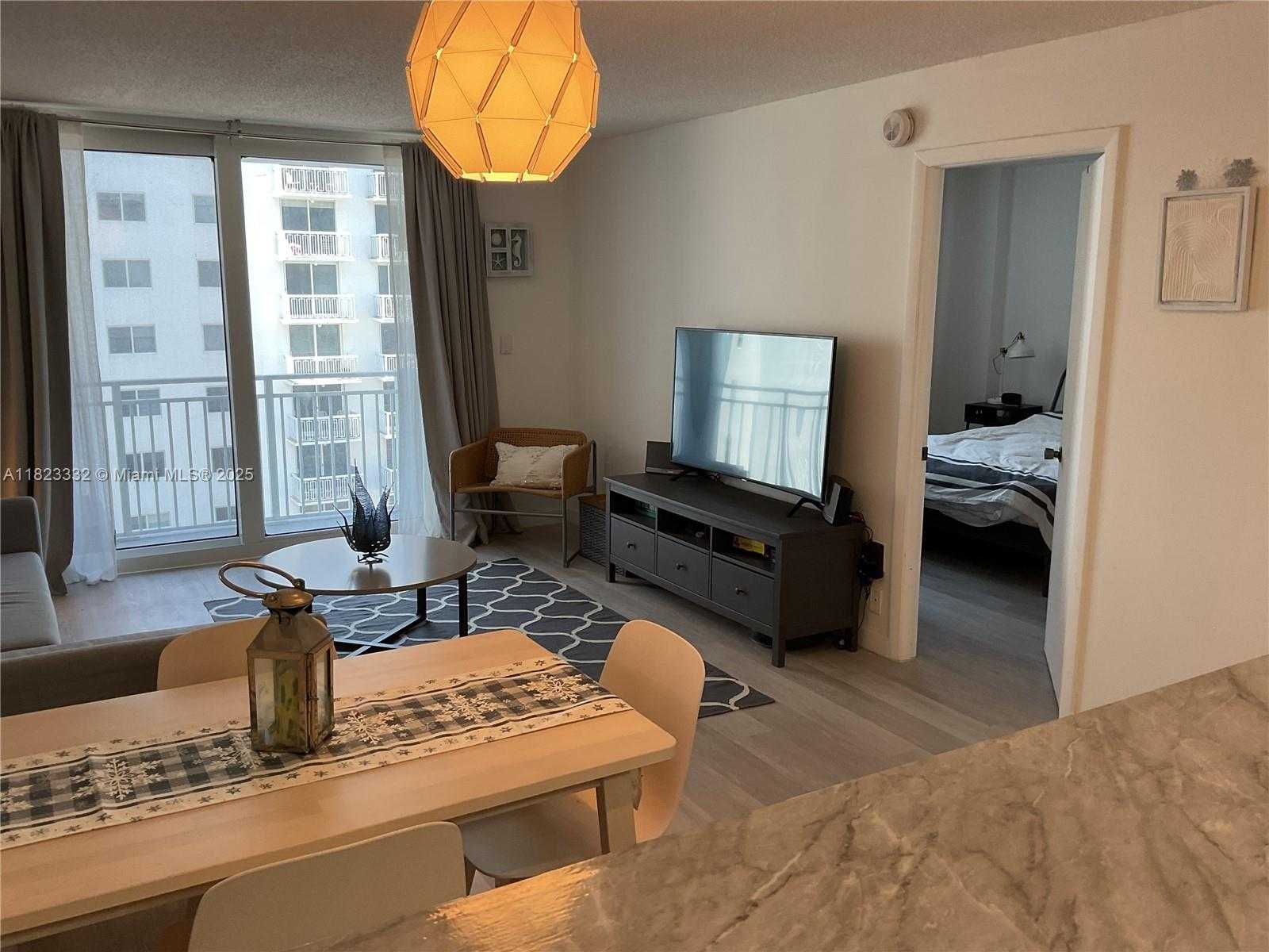 Small Image of 345 OCEAN DR #623, Miami Beach Number 6