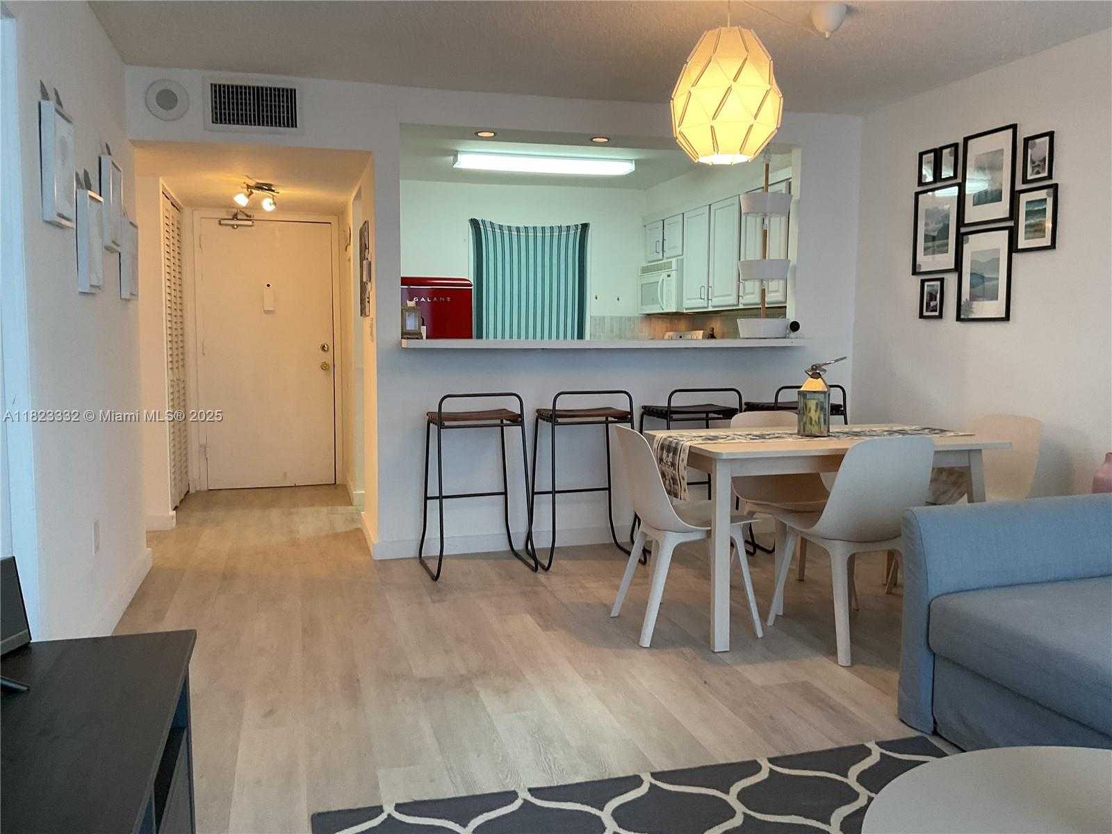 Small Image of 345 OCEAN DR #623, Miami Beach Number 8