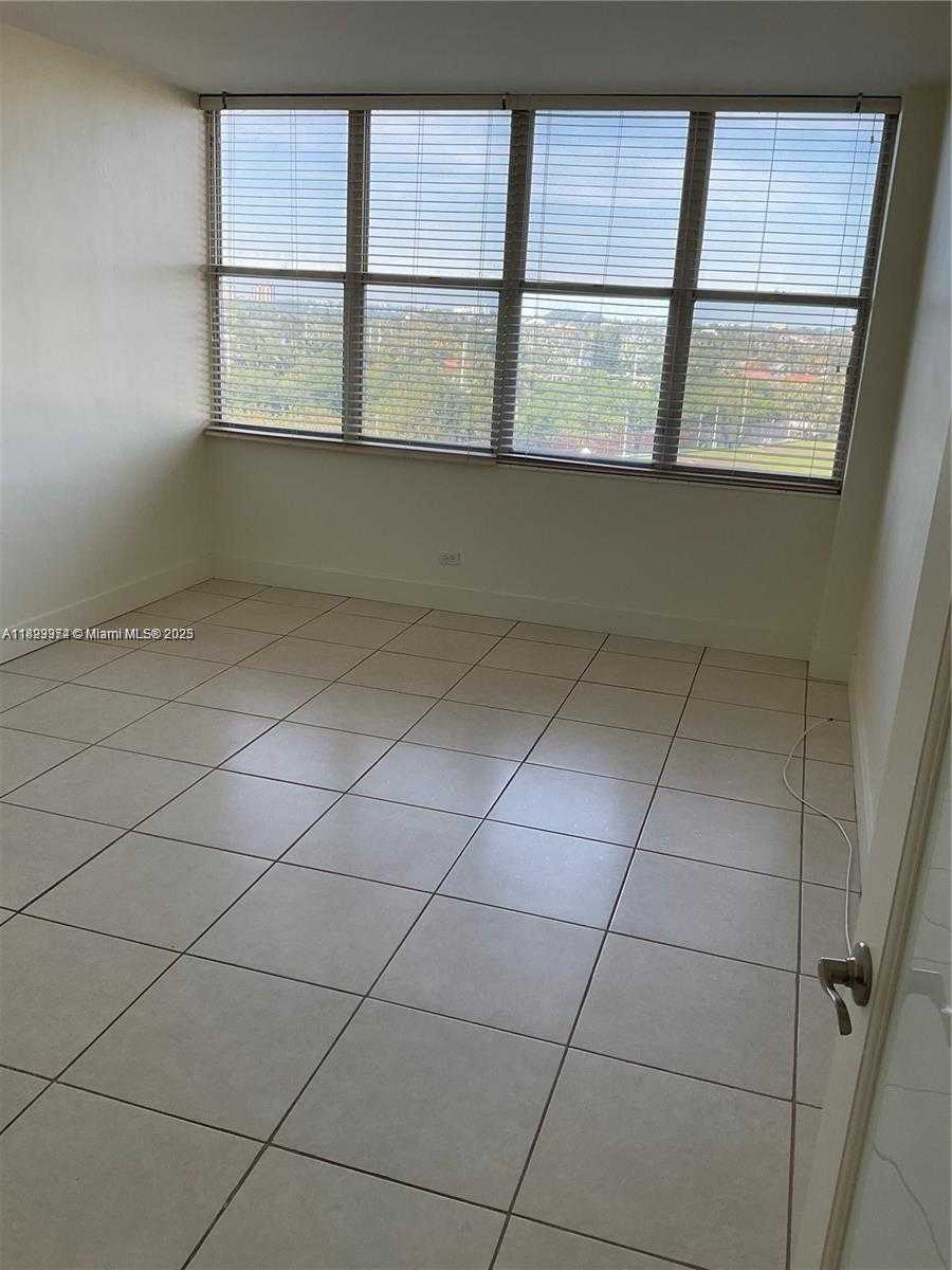 Small Image of 7441 WAYNE AVE #6J, Miami Beach Number 11