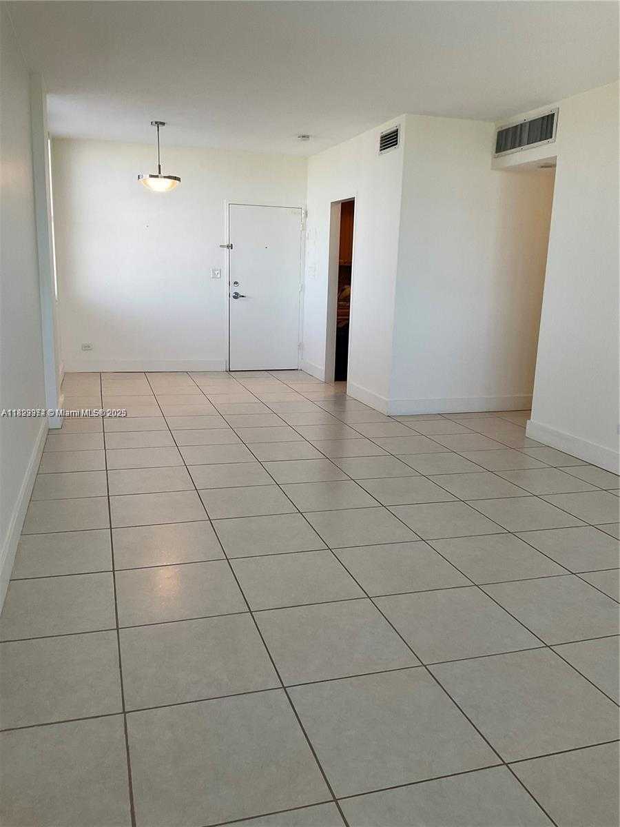 Small Image of 7441 WAYNE AVE #6J, Miami Beach Number 4