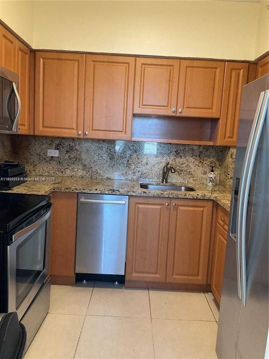 Small Image of 7441 WAYNE AVE #6J, Miami Beach Number 7