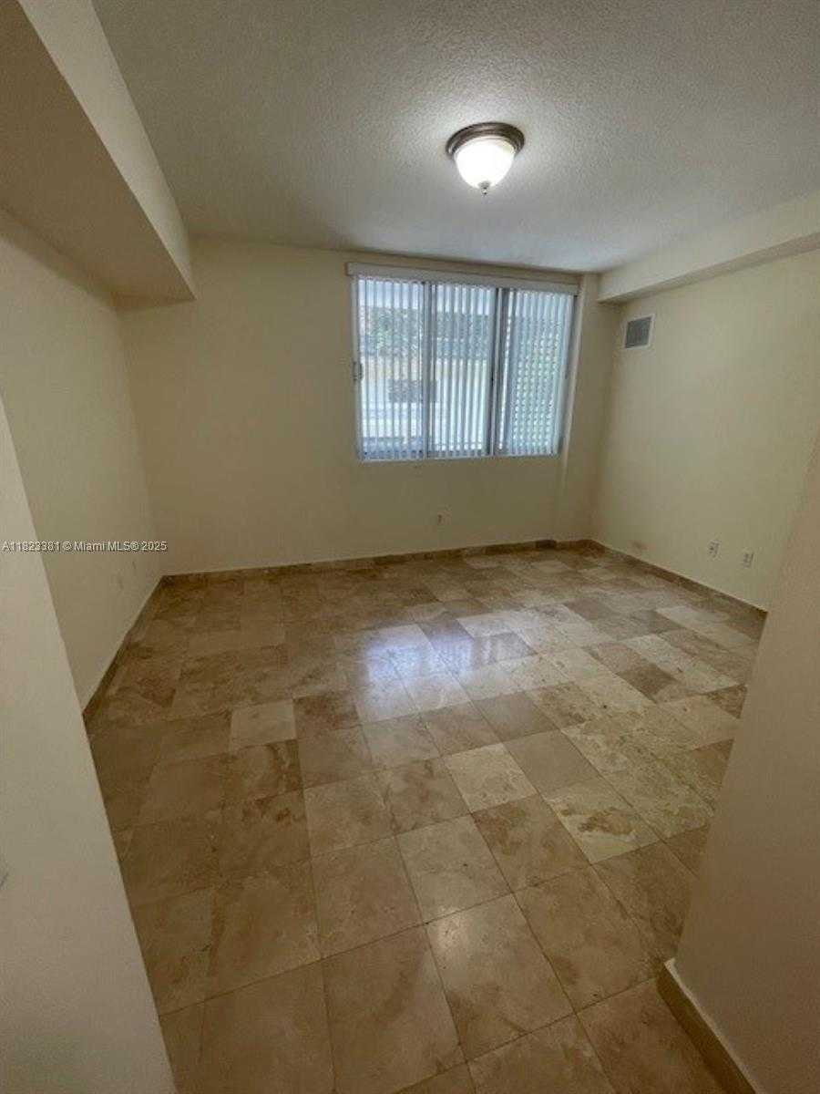 Small Image of 3339 VIRGINIA ST #204, Miami Number 12